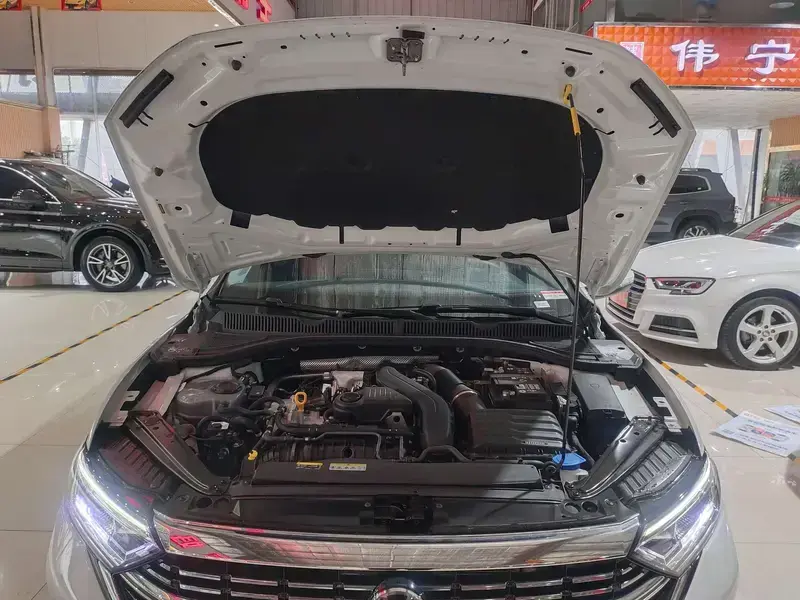 2025 Volkswagen Sagitar с пробегом 6 000 км