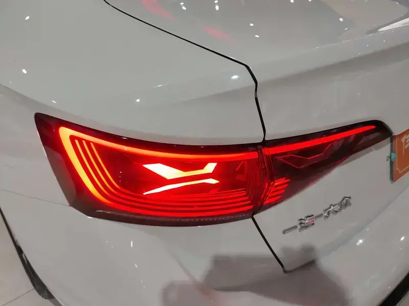 2025 Volkswagen Sagitar с пробегом 6 000 км