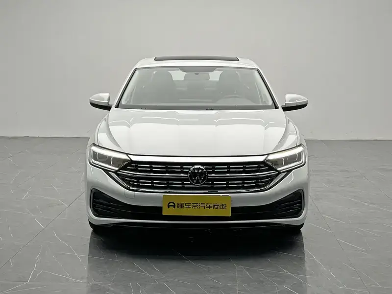 2025 Volkswagen Sagitar с пробегом 10 500 км