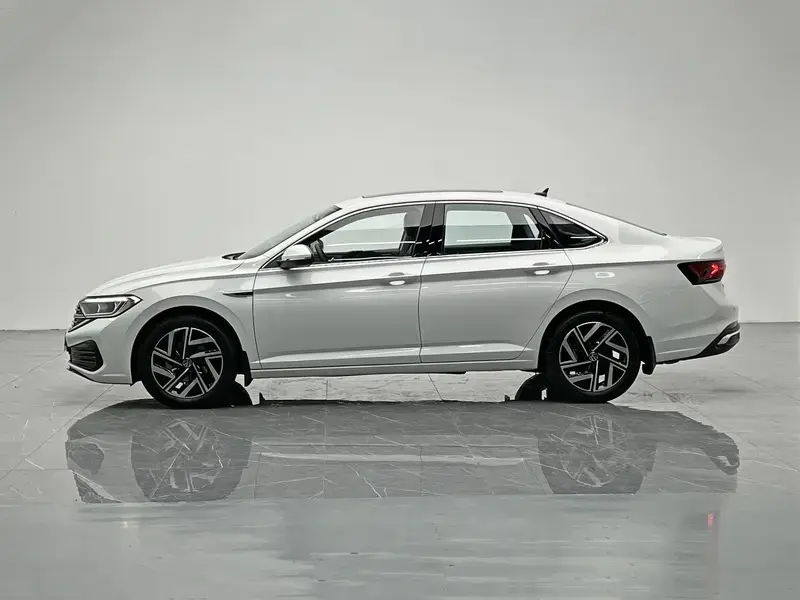 2025 Volkswagen Sagitar с пробегом 10 500 км