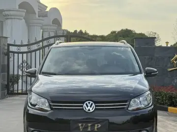 2015 Volkswagen Touran с пробегом 100 000 км