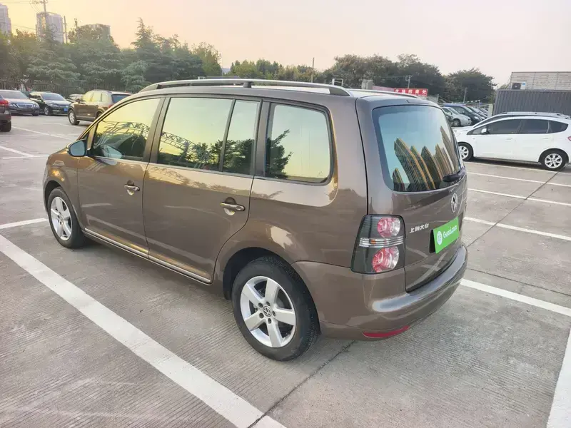 2015 Volkswagen Touran с пробегом 49 000 км