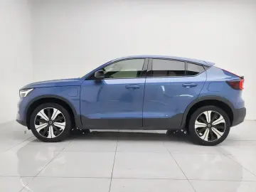 2022 Volvo C40 с пробегом 68 400 км