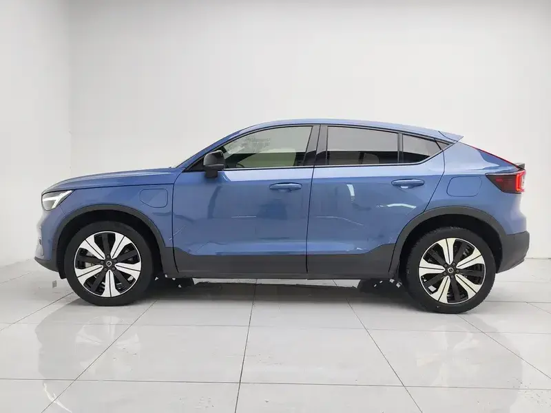 2022 Volvo C40 с пробегом 68 400 км