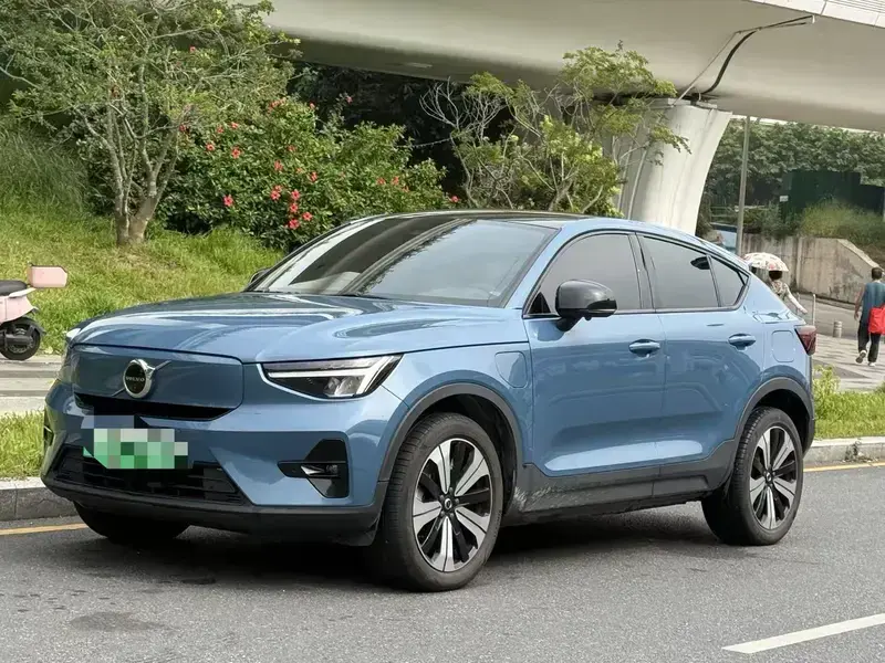 2023 Volvo C40 с пробегом 43 000 км