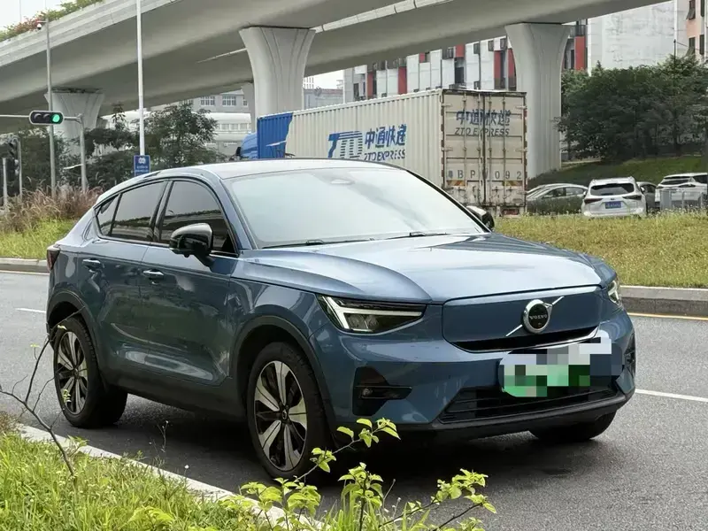 2023 Volvo C40 с пробегом 43 000 км