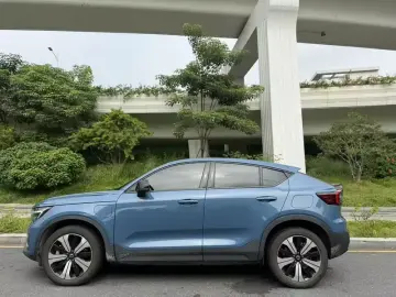 2023 Volvo C40 с пробегом 43 000 км