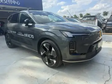 2026 Volvo XC70 с пробегом 300 км