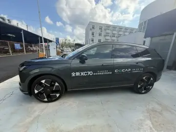2026 Volvo XC70 с пробегом 300 км