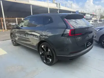 2026 Volvo XC70 с пробегом 300 км