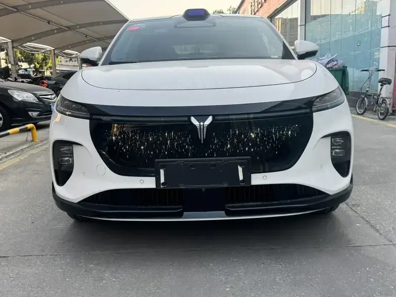 2025 Voyah Courage с пробегом 16 000 км