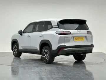 2026 Wuling Starlight 560 с пробегом 400 км