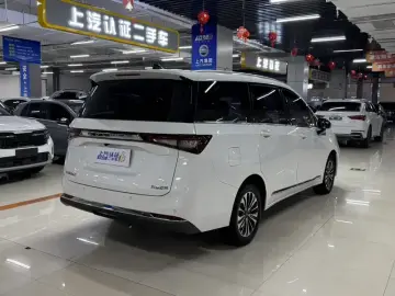 2022 Wuling Jiachen с пробегом 12 000 км