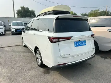 2022 Wuling Jiachen с пробегом 19 000 км