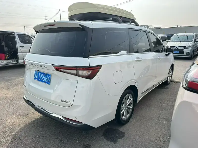 2022 Wuling Jiachen с пробегом 19 000 км