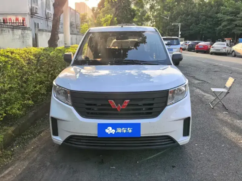 2020 Wuling Hongguang Plus с пробегом 32 000 км