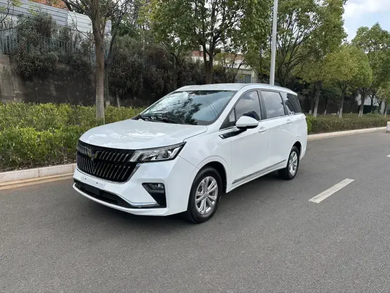 2022 Wuling Jiachen с пробегом 42 000 км