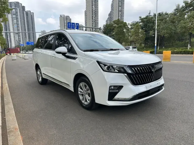 2022 Wuling Jiachen с пробегом 42 000 км