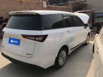 2022 Wuling Jiachen с пробегом 13 000 км