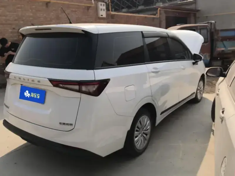 2022 Wuling Jiachen с пробегом 13 000 км