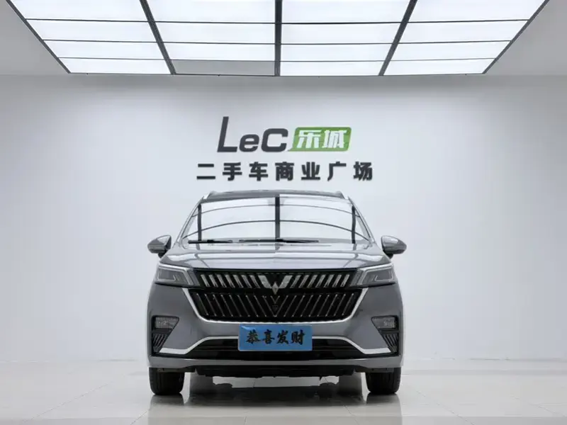 2022 Wuling Jiachen с пробегом 20 000 км