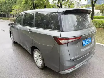 2022 Wuling Jiachen с пробегом 43 000 км