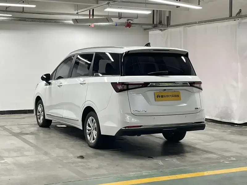 2022 Wuling Jiachen с пробегом 13 100 км