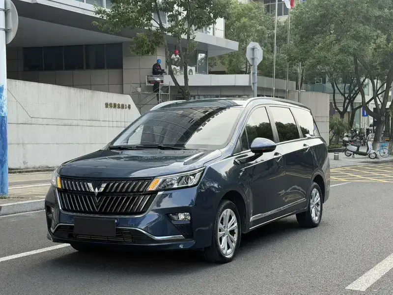 2022 Wuling Jiachen с пробегом 28 000 км