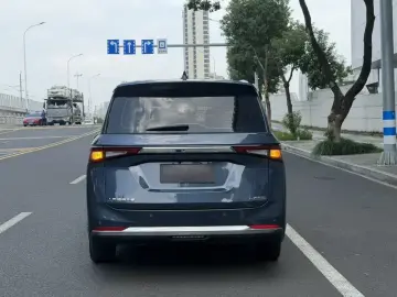 2022 Wuling Jiachen с пробегом 28 000 км