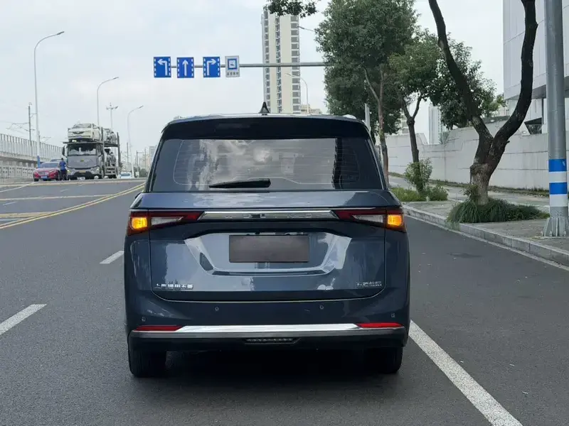 2022 Wuling Jiachen с пробегом 28 000 км