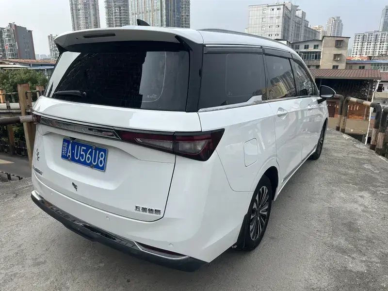 2022 Wuling Jiachen с пробегом 22 500 км