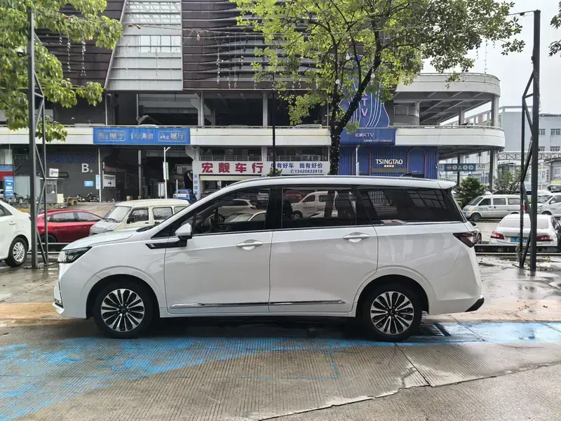 2022 Wuling Jiachen с пробегом 50 000 км