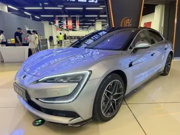 BYD Yangwang U7