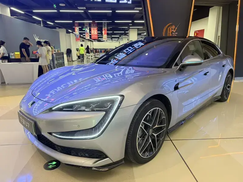 2025 BYD Yangwang U7 с пробегом 23 000 км