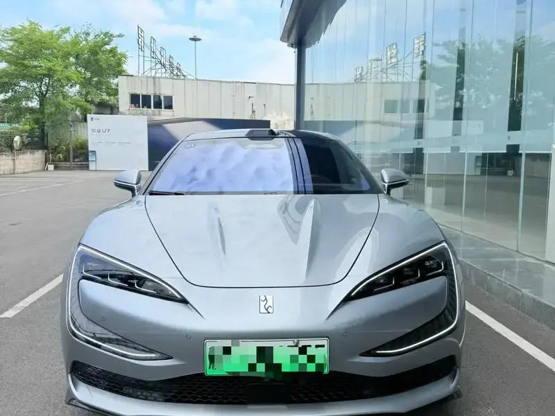 2025 BYD Yangwang U7 с пробегом 23 000 км