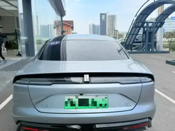 2025 BYD Yangwang U7 с пробегом 23 000 км