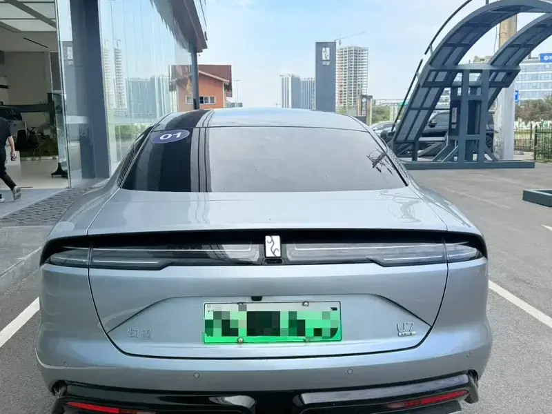 2025 BYD Yangwang U7 с пробегом 23 000 км
