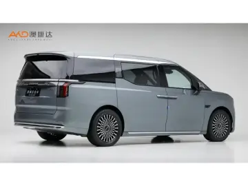 2025 Zeekr 009 с пробегом 13 500 км
