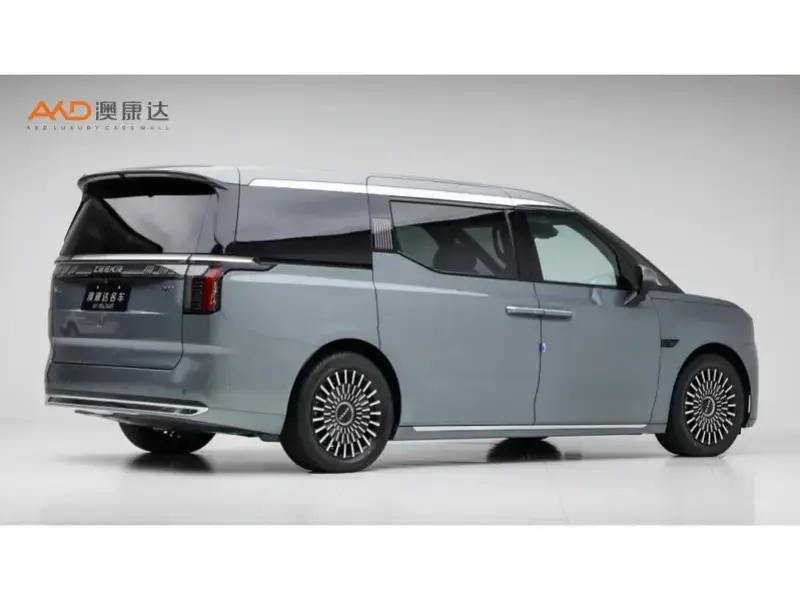2025 Zeekr 009 с пробегом 13 500 км