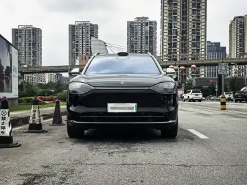 2024 Aito M9 с пробегом 31 400 км