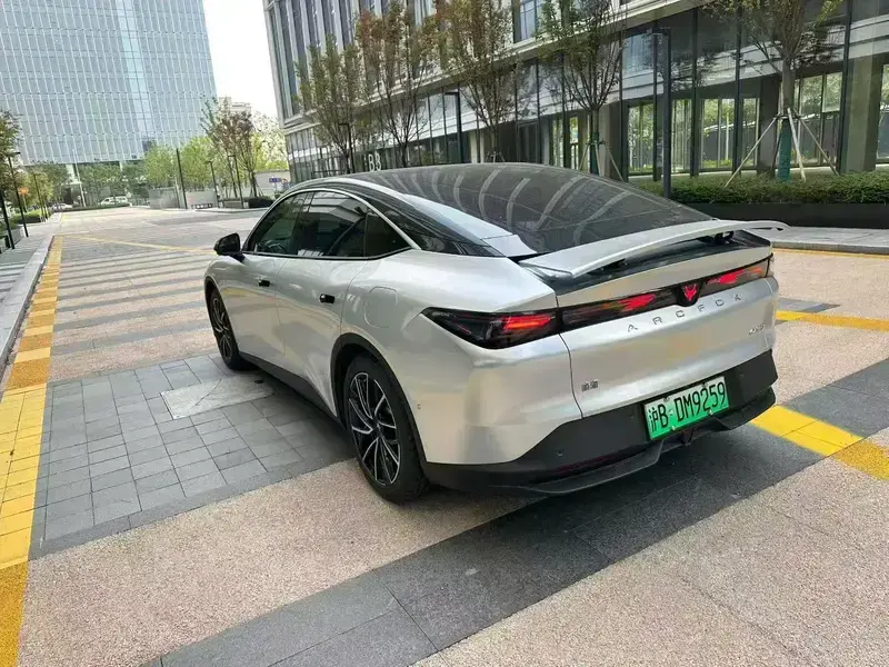2024 Arcfox Alpha S5 с пробегом 5 300 км