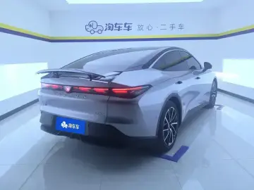 2025 Arcfox Alpha S5 с пробегом 12 000 км