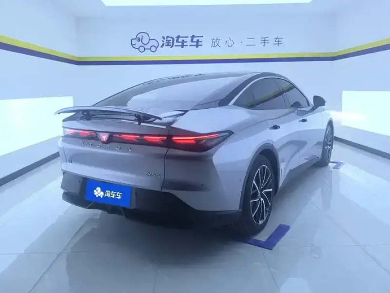 2025 Arcfox Alpha S5 с пробегом 12 000 км