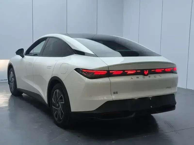 2025 Arcfox Alpha S5 с пробегом 13 000 км