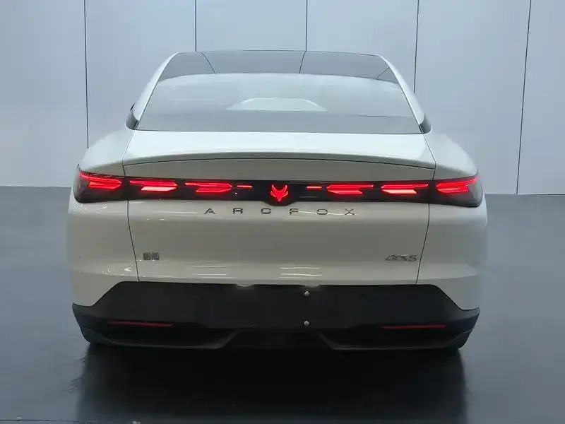 2025 Arcfox Alpha S5 с пробегом 13 000 км