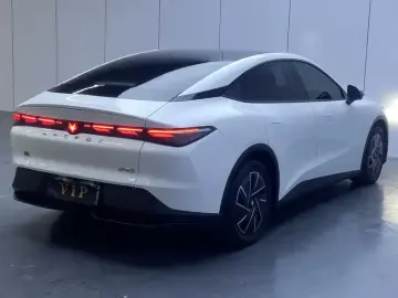2025 Arcfox Alpha S5 с пробегом 46 000 км