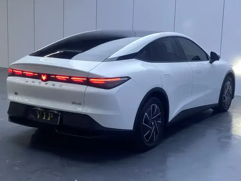 2025 Arcfox Alpha S5 с пробегом 46 000 км