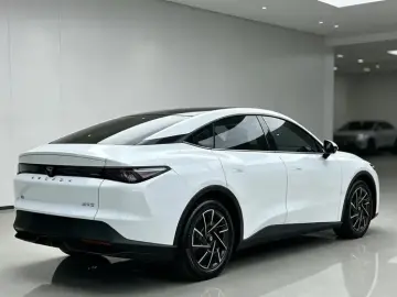 2025 Arcfox Alpha S5 с пробегом 27 000 км