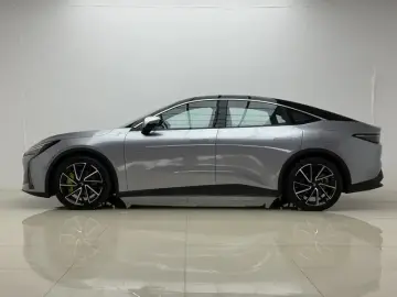 2025 Arcfox Alpha S5 с пробегом 10 000 км