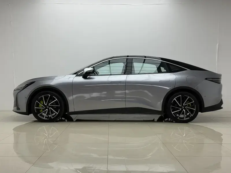 2025 Arcfox Alpha S5 с пробегом 10 000 км